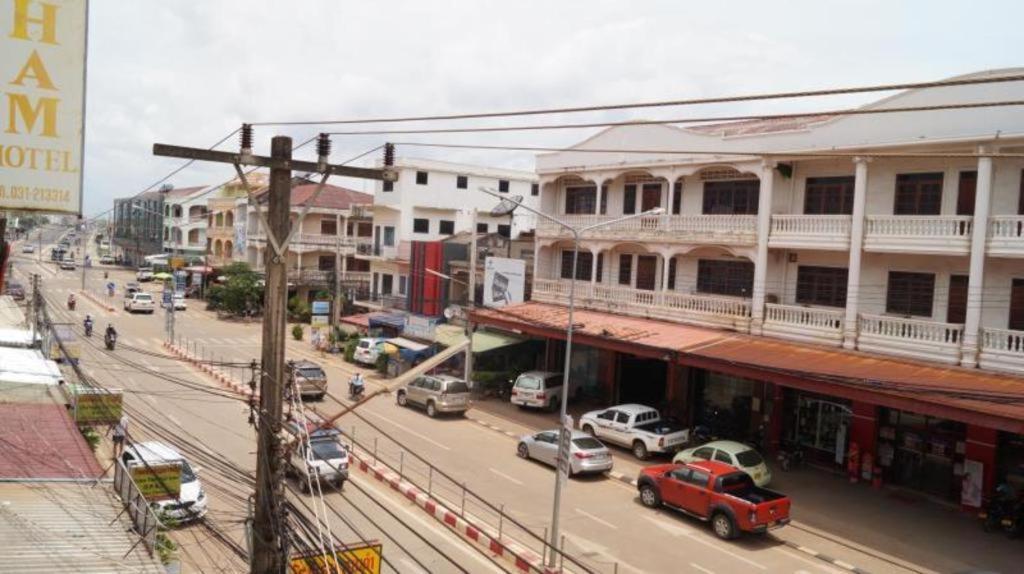 Lankham Hotel Pakse Esterno foto