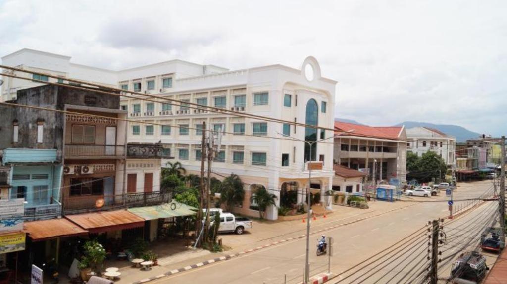 Lankham Hotel Pakse Esterno foto