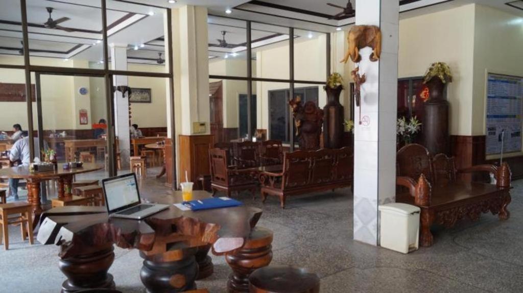 Lankham Hotel Pakse Esterno foto
