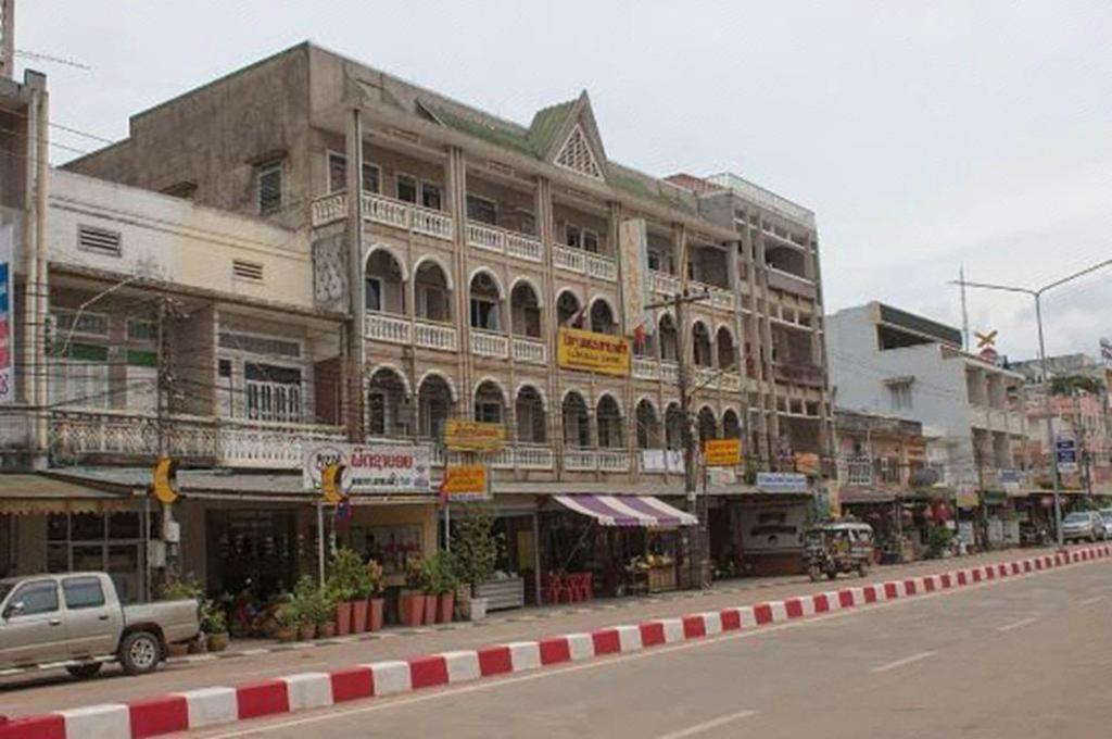 Lankham Hotel Pakse Esterno foto