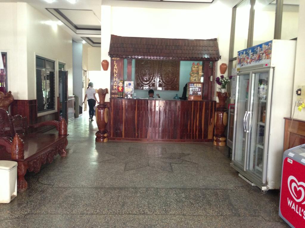 Lankham Hotel Pakse Esterno foto