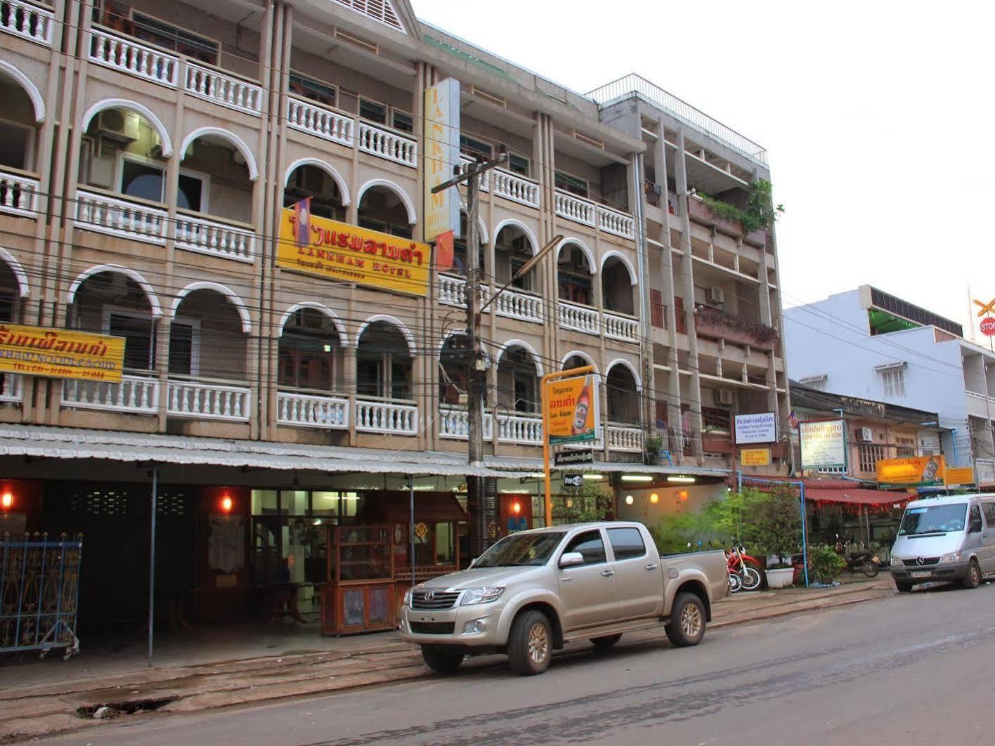 Lankham Hotel Pakse Esterno foto