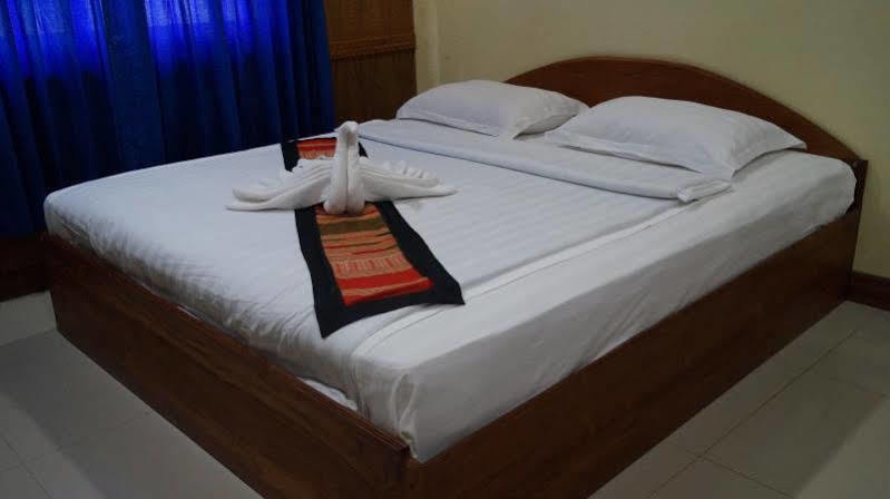 Lankham Hotel Pakse Esterno foto